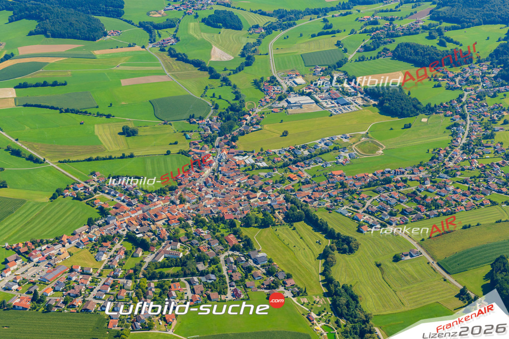 Luftaufnahme von Neukirchen beim Heiligen Blut Vs Google Maps- Die Luftaufnahme wurde 2025 vom UL-Flugzeug heraus erstellt ( keine Drohne ) - Hochauflösende Luftaufnahme - für professionelle Ausdrucke geeignet. Die Geschenkidee !Mit Lizenz und Bildrechte bestellbar