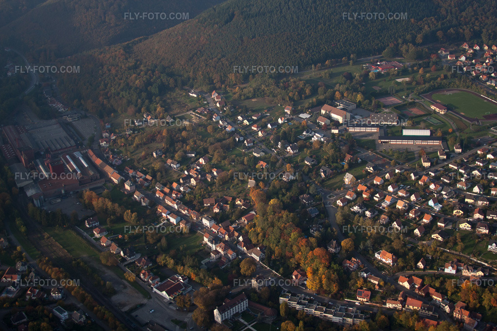 Aerial view: View of the town in Niederbronn-les-Bains in the state Bas-Rhin, France.Photo: IMG_54159.jpg taken on 10/21/2012 by Werner Riehm/FLY-FOTO.comResolution of the original: 4752 x 3168 px