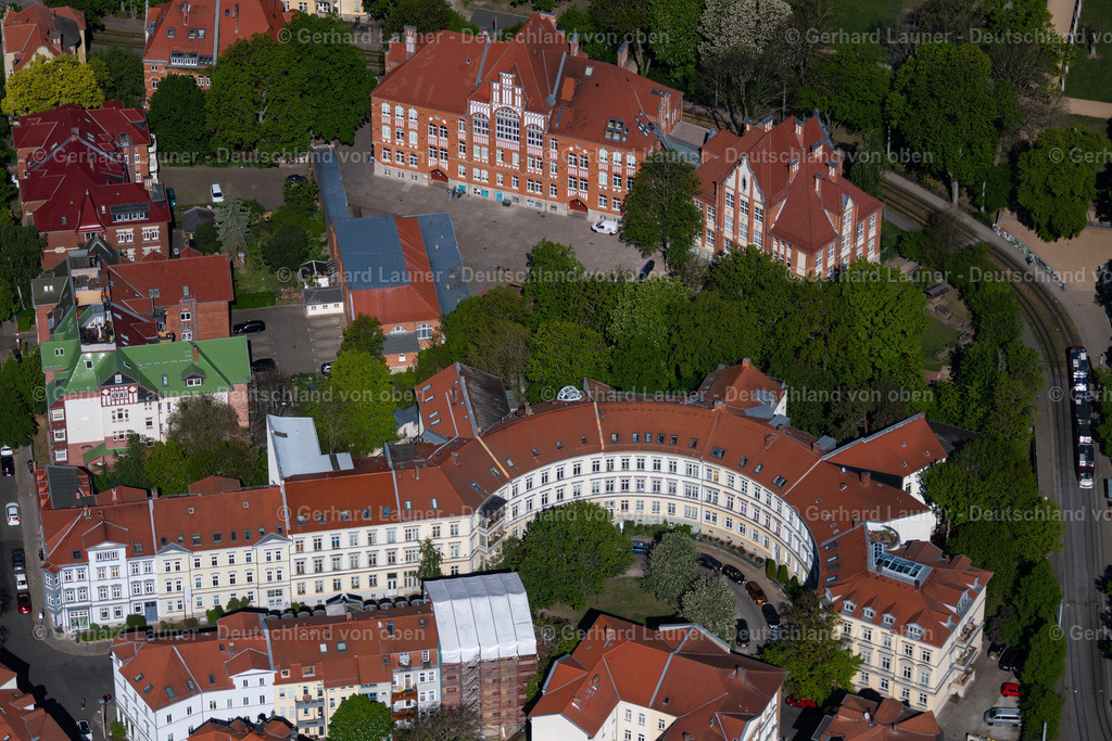 4026363 | ERFURT 07.05.2020 Gebäude eines Mehrfamilien- Wohnhauses an der Wilhelm-Külz-Straße im Ortsteil Brühlervorstadt in Erfurt im Bundesland Thüringen, Deutschland. // Building of a multi-family residential building on Wilhelm-Kuelz-Strasse in the district Bruehlervorstadt in Erfurt in the state Thuringia, Germany. Foto: Gerhard Launer