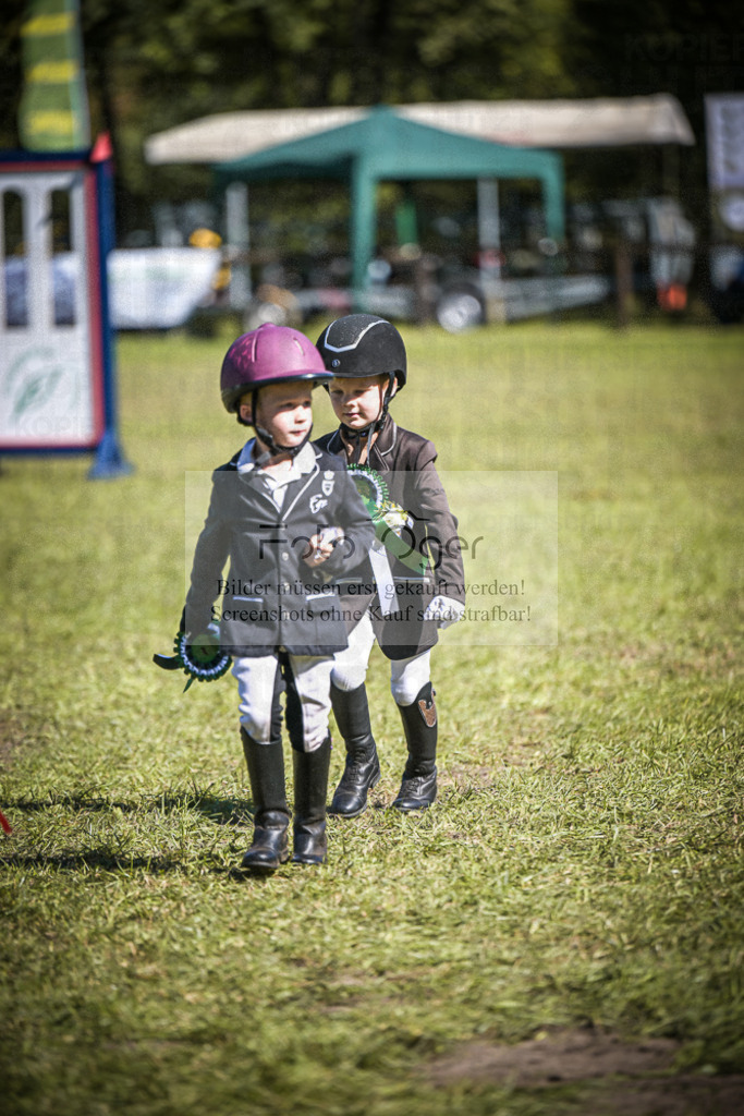 DOS_0628 | Entdecke hochwertige Reitturnierfotos von Foto Oger. Professionell, emotional und authentisch – jetzt Lieblingsmomente im Shop bestellen.Deutschlandweite Turnierfotografie. - Realisiert mit Pictrs.com