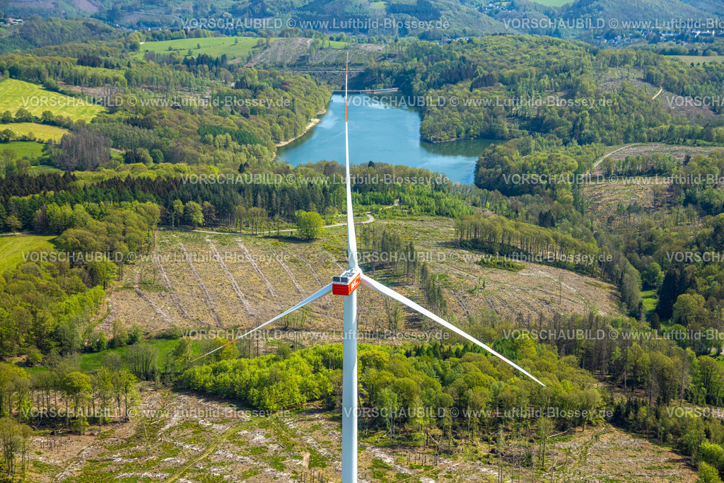 Breckerfeld240504726-2 | Luftbild, AVU Windräder nahe der Brantener Straße, Baustelle mit Neubau, Waldgebiet Landwehr mit Waldschäden, hinten die Glörtalsperre, Branten, Breckerfeld, Ruhrgebiet, Nordrhein-Westfalen, Deutschland