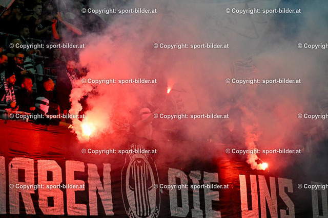 AUT, Admiral Bundesliga, LASK Linz vs SK Sturm Graz | 27.10.2024, Raiffeisen Arena Linz, AUT, Admiral Bundesliga, LASK Linz vs SK Sturm Graz, im Bild Fans of Lask// Admiral Bundesliga Match between LASK Linz and SK Sturm Graz in Linz, Austria on 2024/10/27