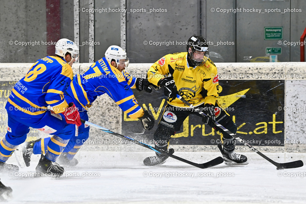 EC MET PHOTOVOLTAIK HORNETS SPITTAL vs. EHC Althofen  | #18 Isopp Maximilian Oliver 1. EHC ALTHOFEN, #67 Schettina Kevin 1. EHC ALTHOFEN, #9 Essmann Kevin EC Hornets Spittal, EC MET PHOTOVOLTAIK HORNETS SPITTAL vs. EHC Althofen , EC MET PHOTOVOLTAIK HORNETS SPITTAL vs. EHC Althofen  am 25.01.2025 in Villach (Stadthalle Villach), Austria, (Photo by Bernd Stefan)