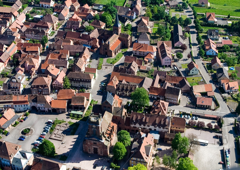 Luftbild: Ortsansicht in Neuwiller-lès-Saverne im Bundesland Bas-Rhin in Frankreich. Foto: IMG_10880.jpg vom 12.05.2008 durch Werner Riehm/FLY-FOTO.de