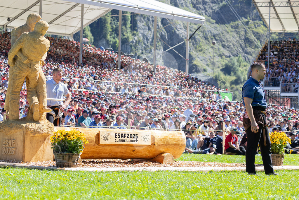 ESAF2025_07Gang_6845 | Die Schwinger des Schwyzer Kantonalen Schwingerverbandes: Fotos, die Dynamik und Leidenschaft festhalten, sowie emotionale Momente aus dem traditionellen Schwingsport zeigen. - Realisiert mit Pictrs.com