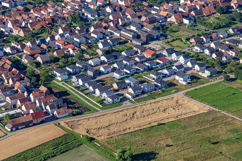 Luftbild: Neubaugebiet im Sandblatt in Hatzenbühl im Bundesland Rheinland-Pfalz in Deutschland. Foto: IMG_142543.jpg vom 09.07.2024 durch Werner Riehm/FLY-FOTO.de