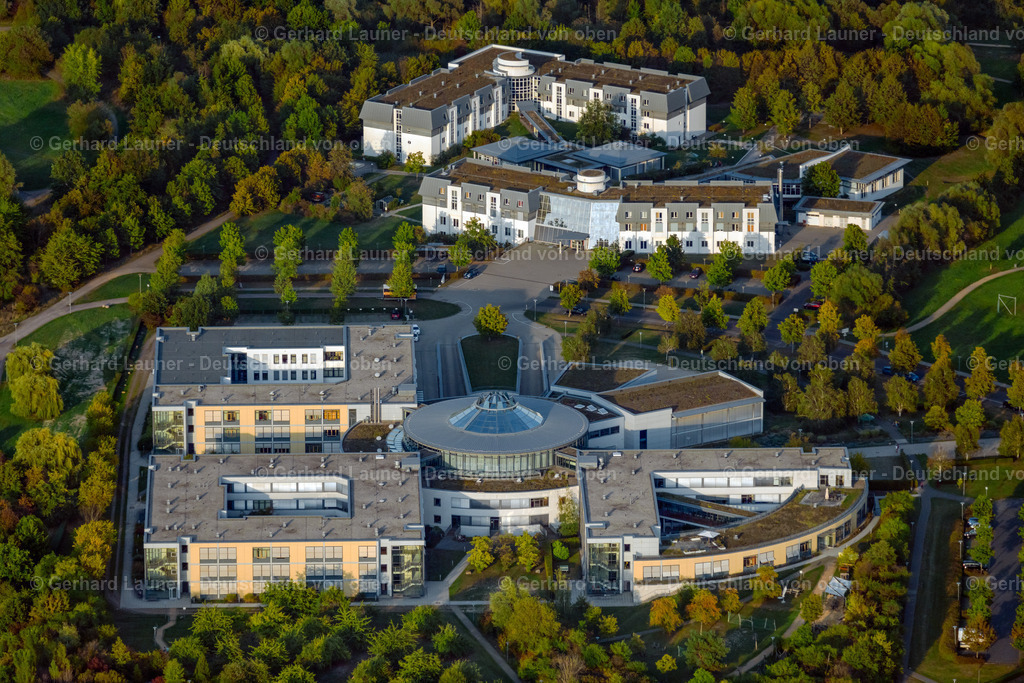 4040856 | LEIPZIG 14.09.2020 Klinikgelände des Krankenhauses " HELIOS Park-Klinikum Leipzig " an der Morawitzstraße im Ortsteil Probstheida in Leipzig im Bundesland Sachsen, Deutschland. // Hospital grounds of the Clinic " HELIOS Park-Klinikum Leipzig " on Morawitzstrasse in the district Probstheida in Leipzig in the state Saxony, Germany. Foto: Gerhard Launer