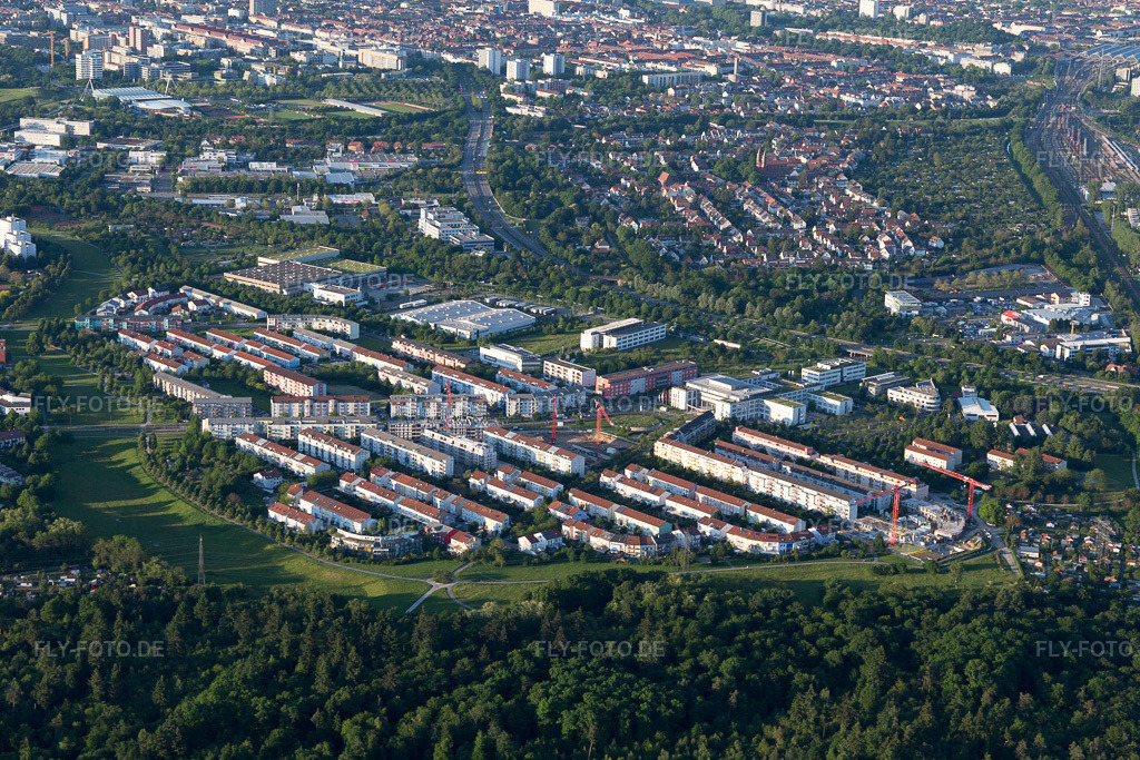 Luftbild: KA-Oberreut im Ortsteil Oberreut in Karlsruhe im Bundesland Baden-Württemberg in Deutschland. Foto: IMG_099541.jpg vom 21.05.2017 durch Werner Riehm/FLY-FOTO.de