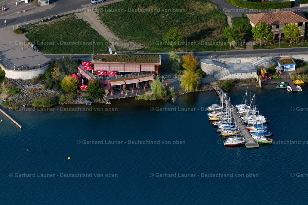 4040603 | BRAUNSBEDRA 08.09.2021 Rekultivierung der ehemaligen Tagebau - Fläche an den Uferbereichen des Sees " Geiseltalsee " in Braunsbedra im Bundesland Sachsen-Anhalt, Deutschland. // Open pit re cultivation on the shores of the lake " Geiseltalsee " in Braunsbedra in the state Saxony-Anhalt, Germany. Foto: Gerhard Launer