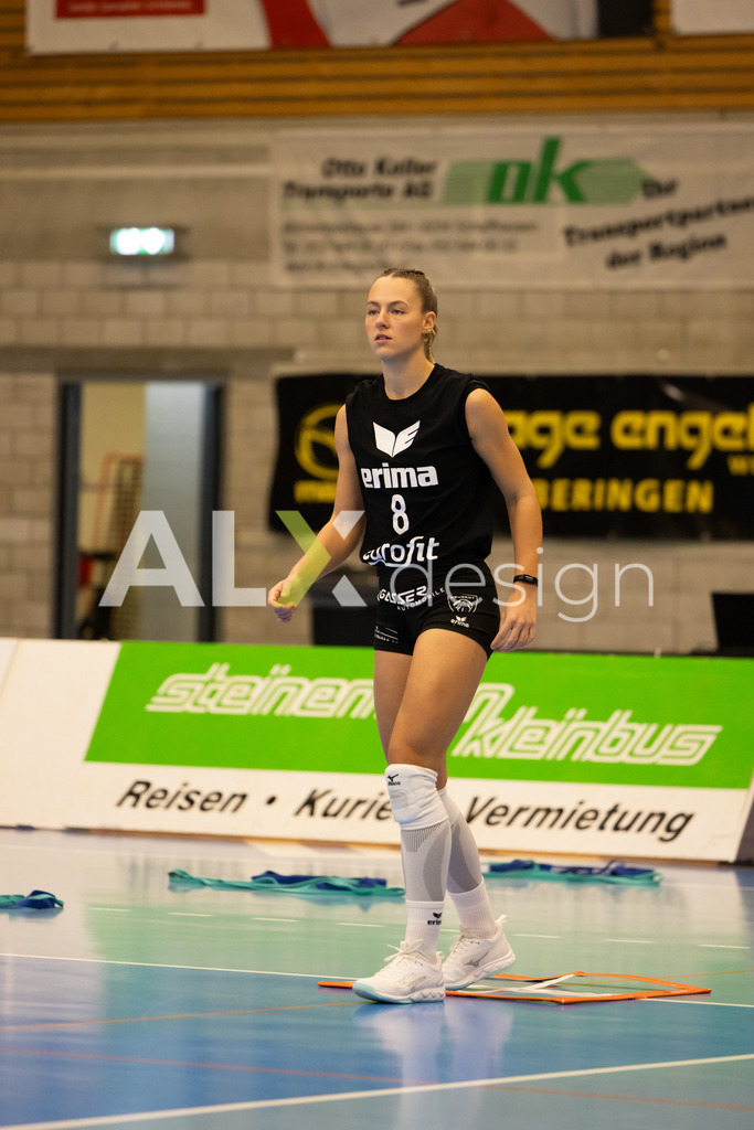 Volleyball I Frauen I Saison 2025-2026 I CEV Volleyball Challenge Cup 2026 | Women I 16th Finals I VC Kanti Schaffhausen - TJ Ostrava I 03.12.2025 | VC Kanti Schaffhausen - 8 Lina-Marie Lieb (DE) – Aussen - Realisiert mit Pictrs.com