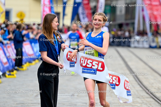AUT, Leichthatletik, 23. Oberbank Linz Donau Marathon 2024 | 13.04.2025, LINZ, AUT, Leichtathletik, 23. Oberbank Linz Donau Marathon 2025, im Bild Amelie Muss (Zweitplatzierte Halbmarathon)