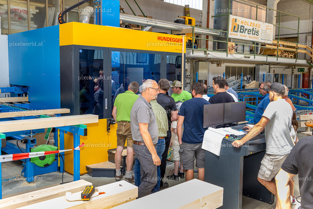 Maschinenpräsentation bei Holzbau Bretis