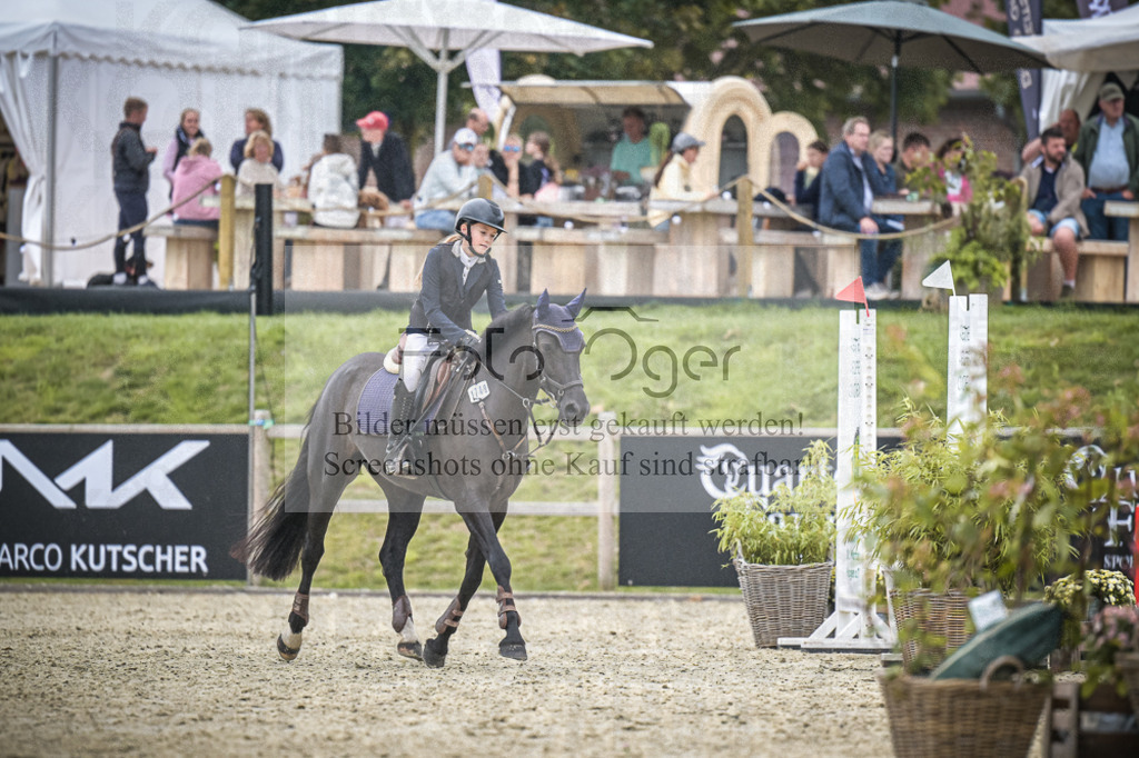 DOS_1193 | Entdecke hochwertige Reitturnierfotos von Foto Oger. Professionell, emotional und authentisch – jetzt Lieblingsmomente im Shop bestellen.Deutschlandweite Turnierfotografie. - Realisiert mit Pictrs.com