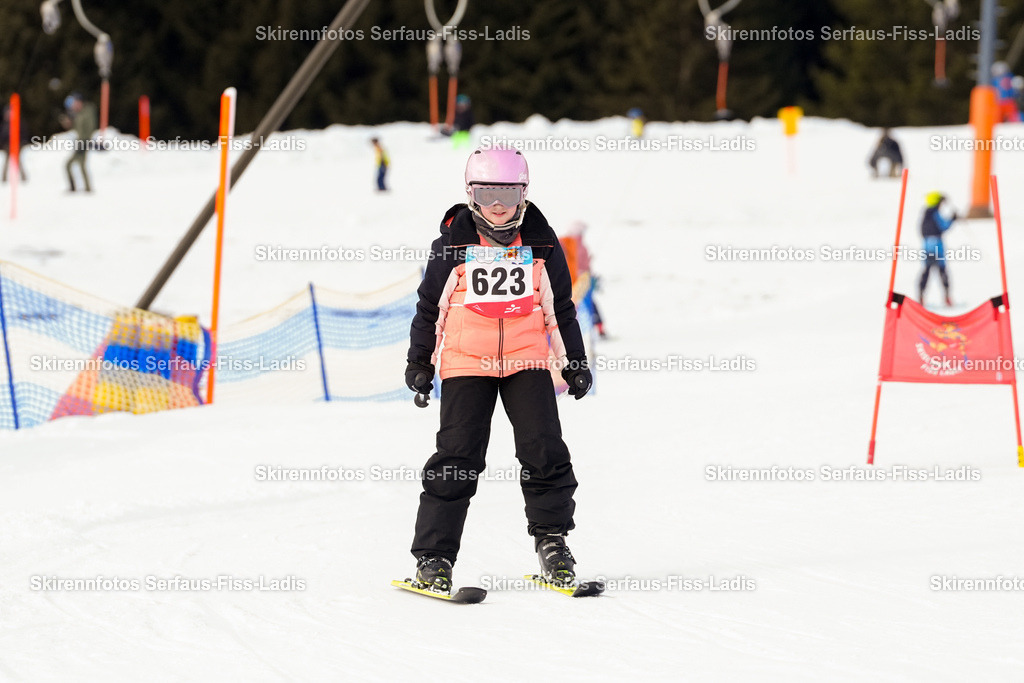 SRF_02.01.2026_1091 | Skirennfotos,Serfaus,Fiss,Ladis,Kinderskirennen,Winter,Tirol,Oberland,skirace,SFL,feelfree,weil wir's genießen,ski,Ski,skifahren,Sonnenplateau, - Realisiert mit Pictrs.com