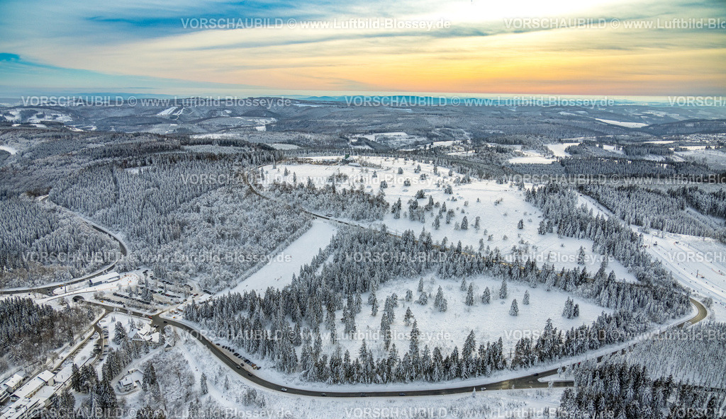Winterberg221201183 | Luftbild Kahler Asten und Astenturm mit Fernsicht, Abendrot, Winterwunderland in Winterberg im Sauerland, am Kahlen Asten und den Skiabfahrten und dem Skilift-Karussell Winterberg, Winterberg, Sauerland, Nordrhein-Westfalen, Deutschland