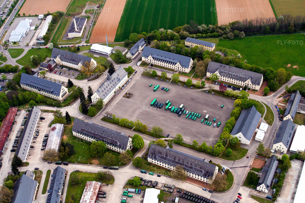 Luftbild: ehemaligen Zoll- Kaserne jetzt Bundespolizeiabteilung in Bad Bergzabern im Bundesland Rheinland-Pfalz in Deutschland. Foto: IMG_1738.jpg vom 01.05.2006 durch Werner Riehm/FLY-FOTO.de