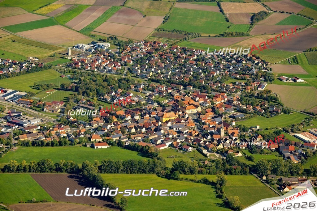 Das Luftbild zeigt :  Ipsheim - Die Luftaufnahme wurde 2023 vom UL-Flugzeug aus erstellt ( keine Drohne ) - Hochauflösende Luftaufnahme - Für grossformatige Ausdrucke geeignet. Die Geschenkidee !Mit Lizenz und Bildrechte bestellbar