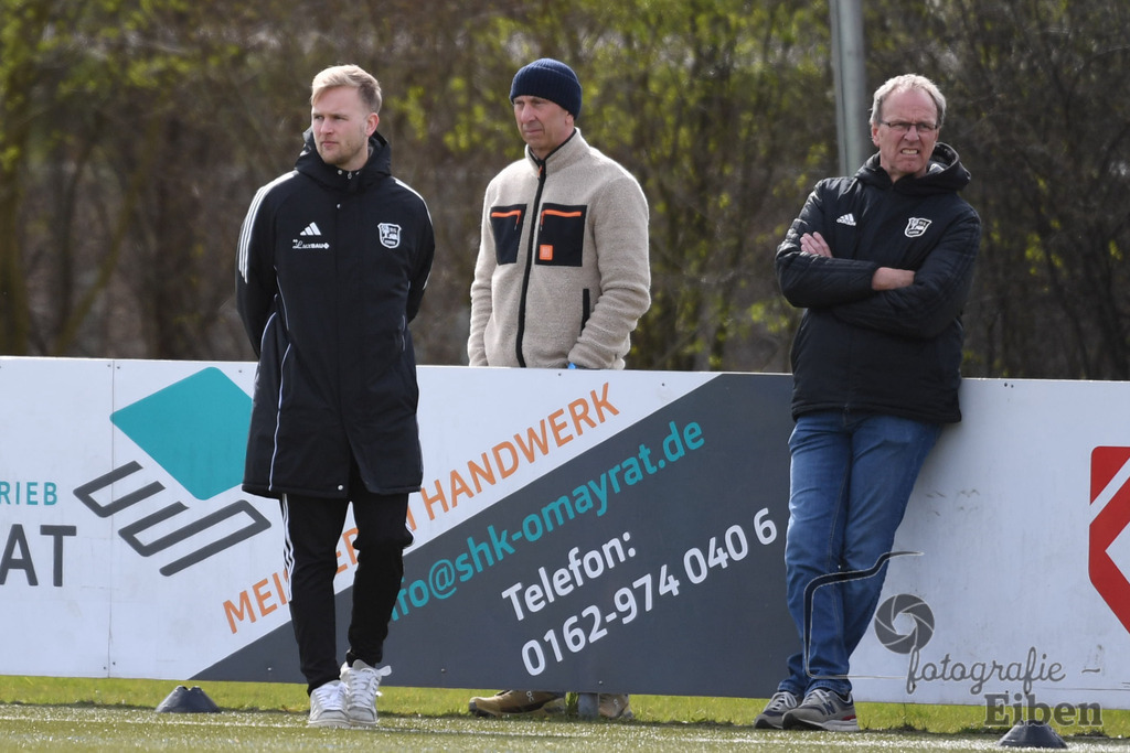 FC Rastede-VFl Stenum | Herren Bezirksliga 2; FC Rastede (blau)-VFL Stenum (schwarz) am 29.03.2026 in Rastede (Sportanlage Köttersweg), Photo: Philip Eiben 2026 - Realisiert mit Pictrs.com
