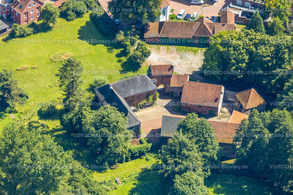 Schermbeck240802022 | Luftbild, Wasserschloss Burg Schermbeck, historische Sehenswürdigkeit, Schermbeck, Ruhrgebiet, Nordrhein-Westfalen, Deutschland