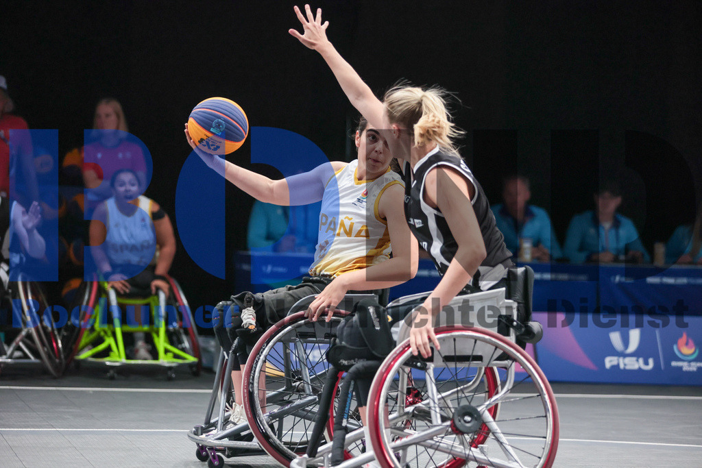 SES_TTG3X320250717-131 | bond - Realisiert mit Pictrs.com