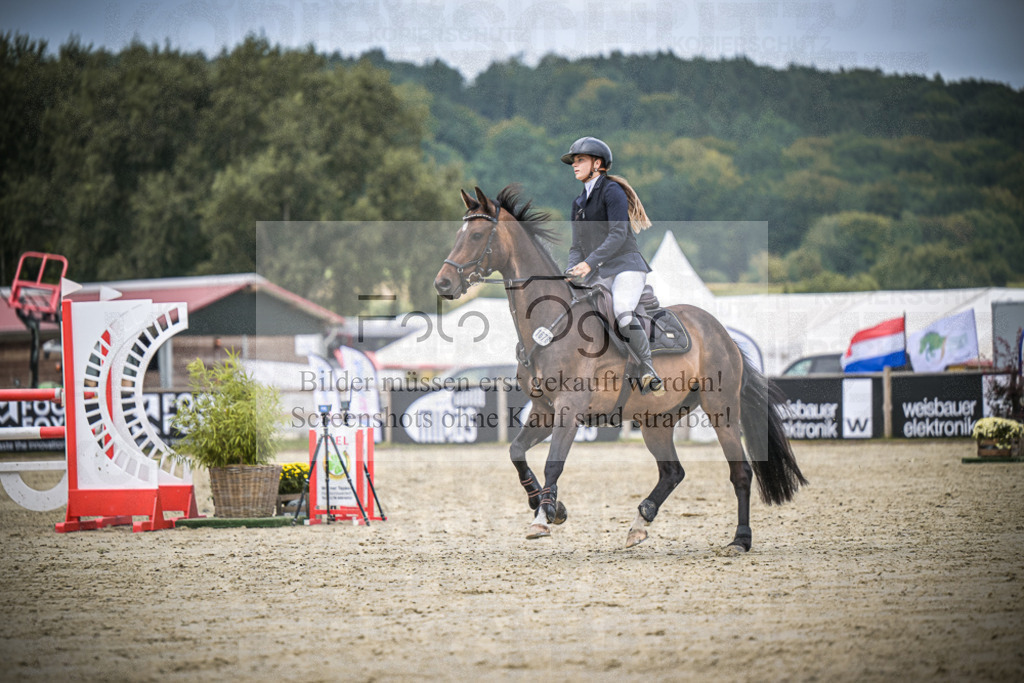 DOS_2332 | Entdecke hochwertige Reitturnierfotos von Foto Oger. Professionell, emotional und authentisch – jetzt Lieblingsmomente im Shop bestellen.Deutschlandweite Turnierfotografie. - Realisiert mit Pictrs.com