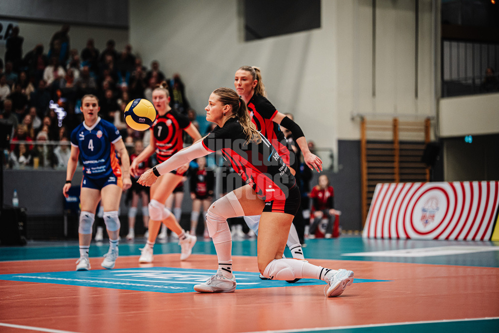 Volleyball | Frauen | Saison 2025/2026 | Volleyball Bundesliga | ETV Hamburger Volksbank Volleys vs. SSC Palmberg Schwerin | 17.01.2026 | Svea Frobel (#11, ETV Hamburger Volksbank Volleys) nimmt den Ball an