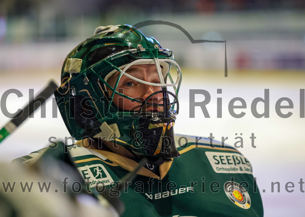 2025-11-02_042_TSV_Erding_gegen_EV_Fuessen | Erding, Deutschland, 02.11.2025:Eishockey, Oberliga Süd 2025 / 2026, 15. Spieltag, TSV Erding gegen EV Füssen, Endergebnis: 2:6Torwart David Zabolotny (Erding Gladiators, #72)Foto: Christian Riedel / fotografie-riedel.net