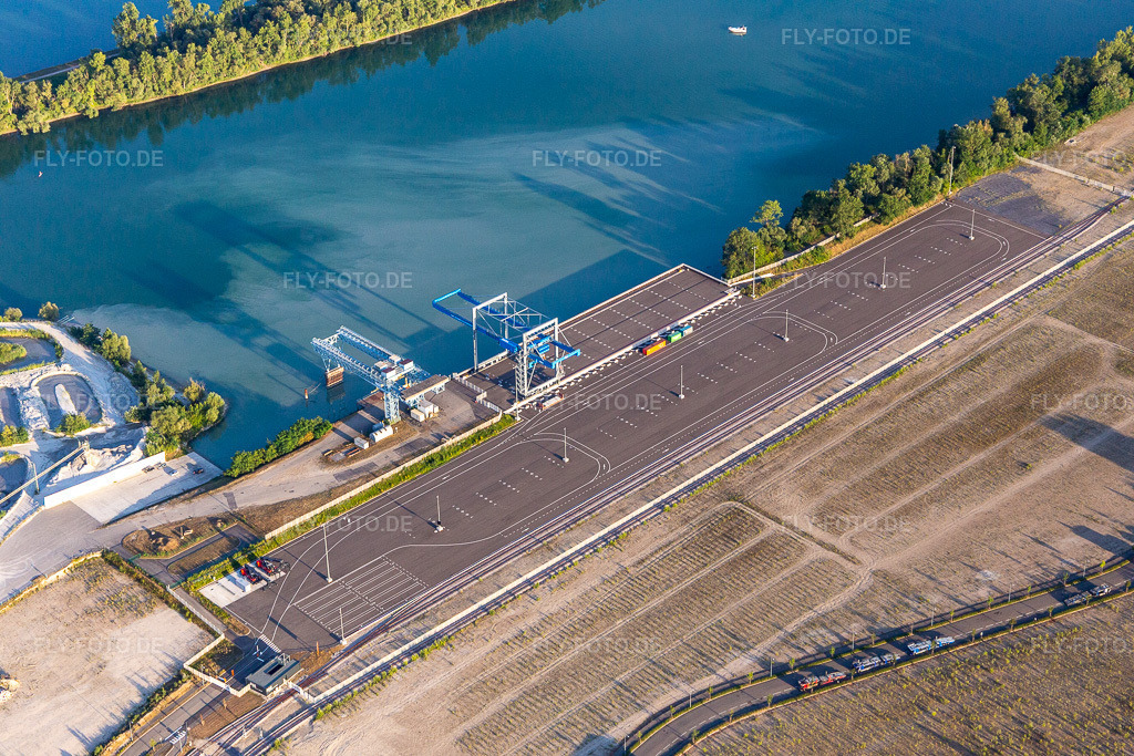 Luftbild: Port Autonome de Strasbourg in Lauterbourg im Bundesland Bas-Rhin in Frankreich. – Foto: IMG_121031.jpg vom 23.07.2020 durch Werner Riehm/FLY-FOTO.de – Auflösung des Originals: 5472 x 3648 px