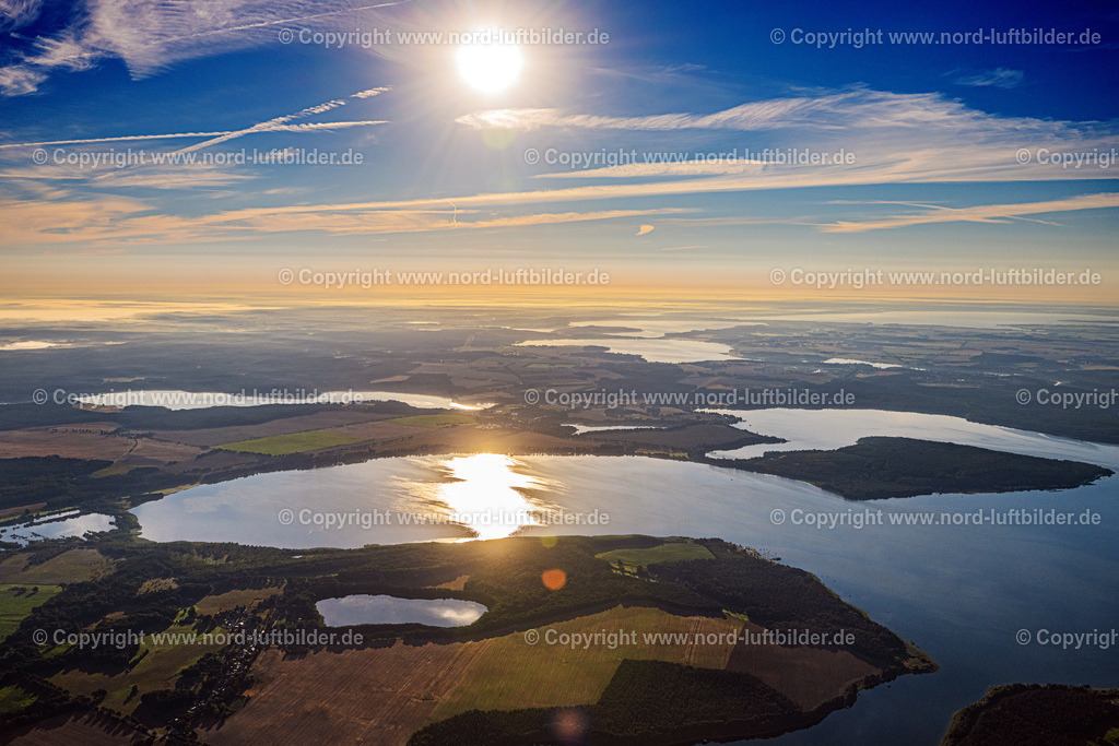 Leisten_Plau_Am_See_ELS_6639100822 | LEISTEN 10.08.2022 Uferbereichs- Landschaft am Gebiet der Seenkette Plauer See in Leisten im Bundesland Mecklenburg-Vorpommern, Deutschland. // Waterfront landscape on the lake Plauer See in Leisten in the state Mecklenburg - Western Pomerania, Germany. Foto: Martin Elsen