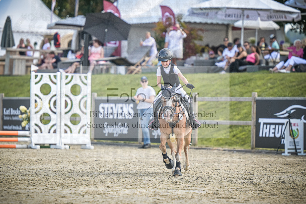 DOS_0794 | Entdecke hochwertige Reitturnierfotos von Foto Oger. Professionell, emotional und authentisch – jetzt Lieblingsmomente im Shop bestellen. - Realisiert mit Pictrs.com