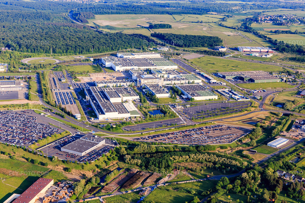 Aerial view: Europôle Industrial Park with INEOS Grenadier Manufacturing and MAHLE Behr Hambach SAS in Hambach in the state Moselle, France.Photo: IMG_107345.jpg taken on 05/19/2018 by Werner Riehm/FLY-FOTO.comResolution of the original: 5472 x 3648 pxINEOSGRENADIER.COM