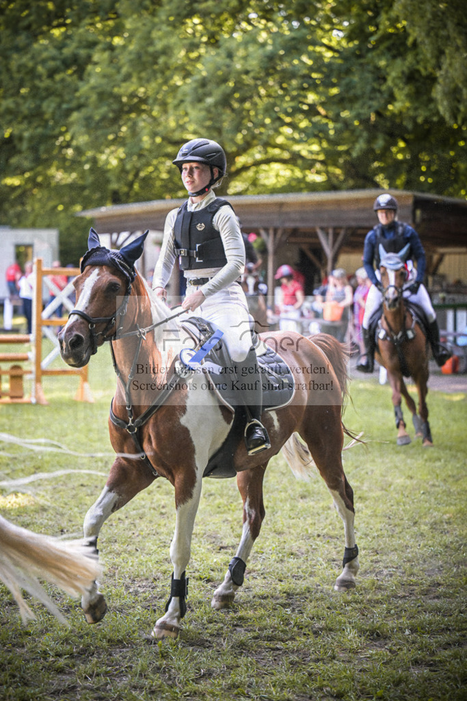 DOS_0617 | Entdecke hochwertige Reitturnierfotos von Foto Oger. Professionell, emotional und authentisch – jetzt Lieblingsmomente im Shop bestellen.Deutschlandweite Turnierfotografie. - Realisiert mit Pictrs.com