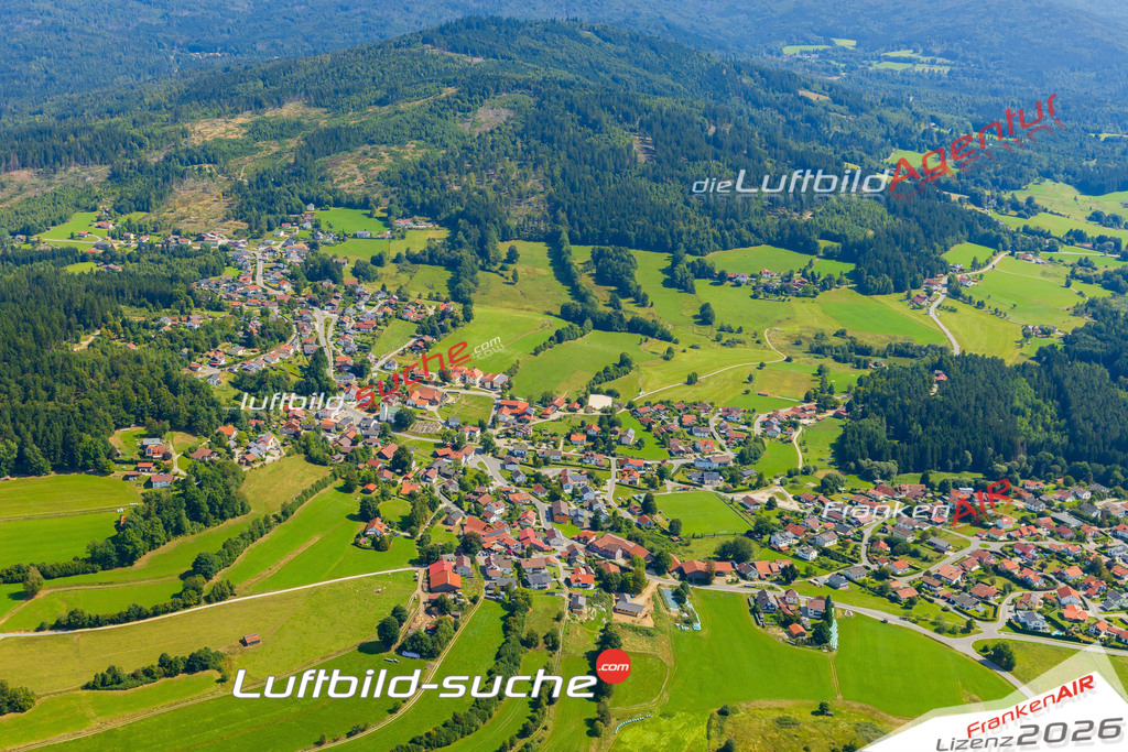 Luftaufnahme der Stadt Lindberg - Die Luftaufnahme wurde 2025 vom UL-Flugzeug heraus erstellt ( keine Drohne ) - Hochauflösende Luftaufnahme - für professionelle Ausdrucke geeignet. Die Geschenkidee !Mit Lizenz und Bildrechte bestellbar