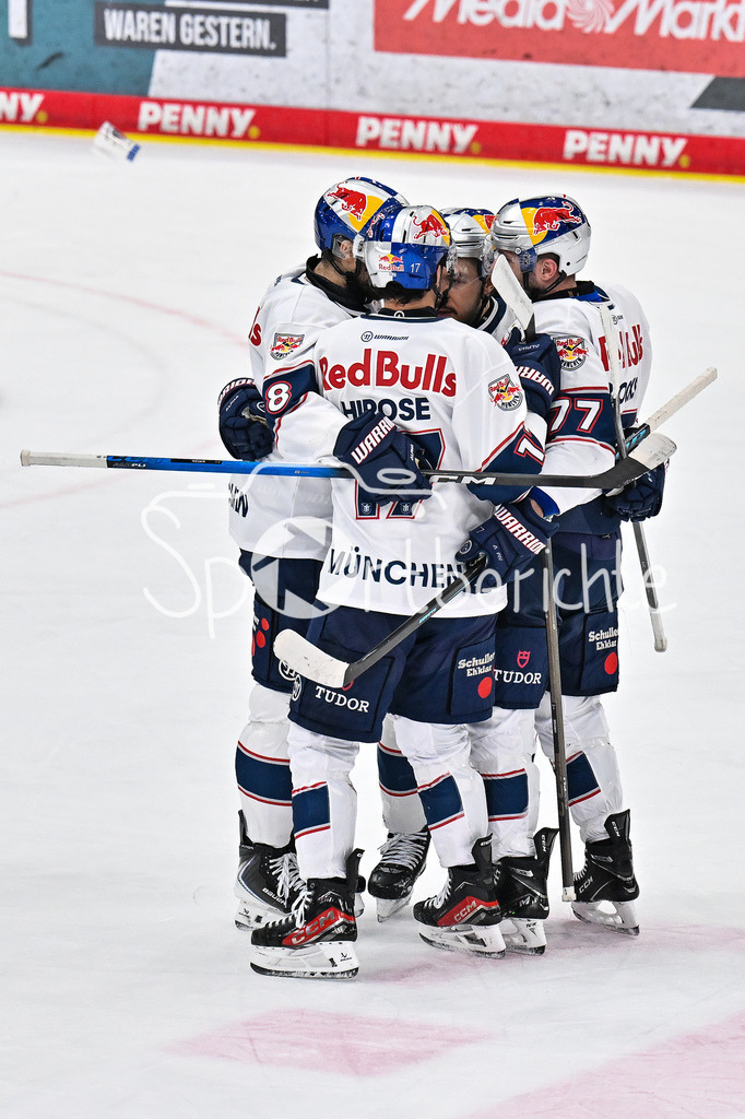 ERC Ingolstadt - EHC RB München | INGOLSTADT, GERMANY - 27. MAERZ: Jubel der Gäste nach dem Treffer zum 0-2 durch Christopher DESOUSA (RB München 82) / Tor / Torschuetze / Freude / Happy während dem Match zwischen dem ERC Ingolstadt und dem EHC RB München bei Spiel 2 des DEL Playoff Viertelfinales in der Saturn Arena