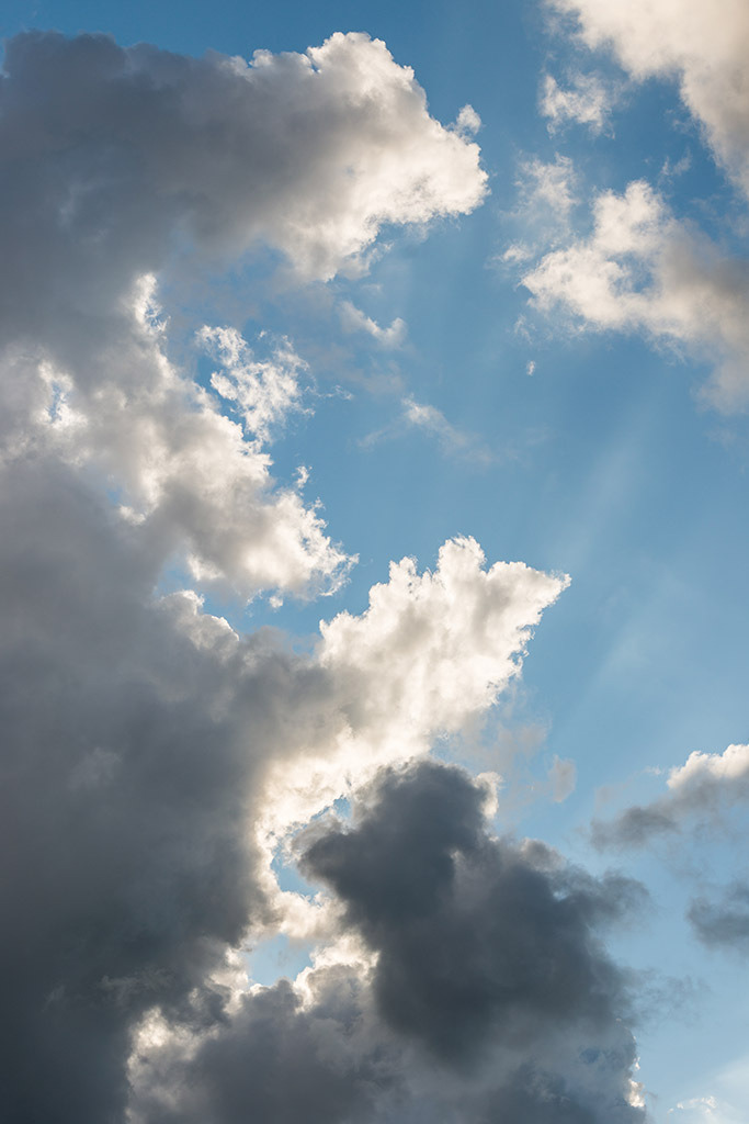 Blauer Himmel mit Wolken | Fotos mit schönen Motiven aus der Region Basel. - Realisiert mit Pictrs.com