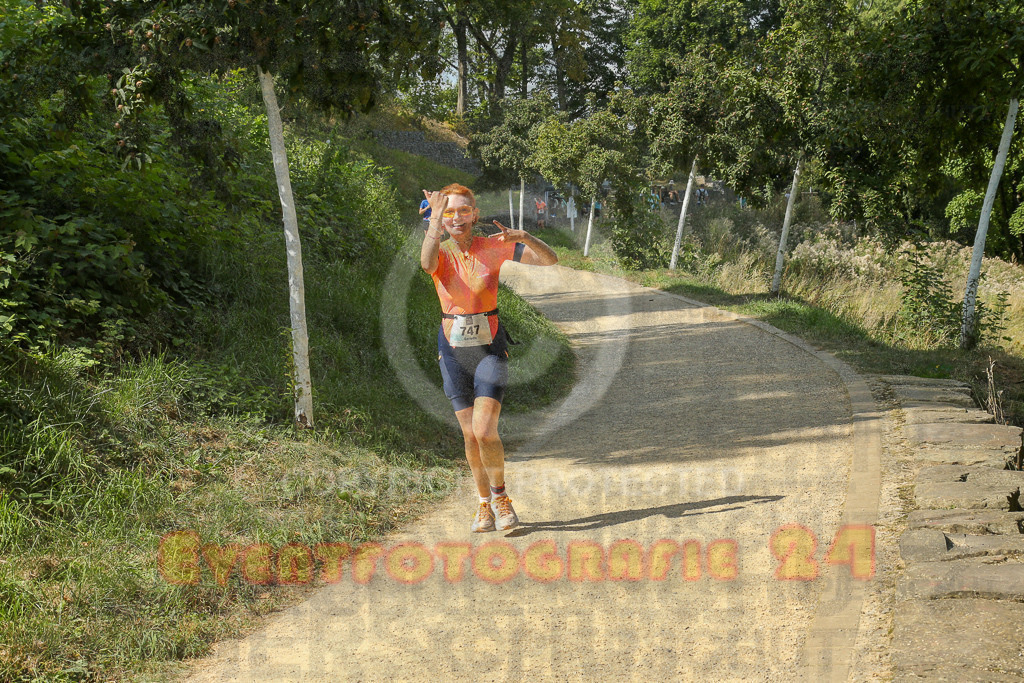 250824_1450_EX1_7748 | Sportfotografie im Rhein-Sieg Kreis, Köln, Bonn, NRW, Rheinland Pfalz, Hessen, etc. Unser Tätigkeitsfeld umfasst den Laufsport vom Volkslauf über den Marathon, Duathlon, Triathon bis zum Ultralauf wie Kölnpfad Ultra oder Schindertrail.