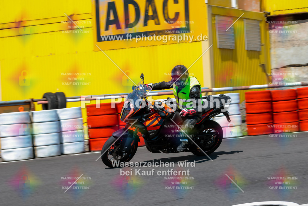Moto-TeamOBK-22004 | Hier findet Ihr Bilder von Touristenfahrten auf der Nürburgring Nordschleife oder von anderen Veranstaltungen die ich besucht habe. Viel Spass beim Durch Schauen 