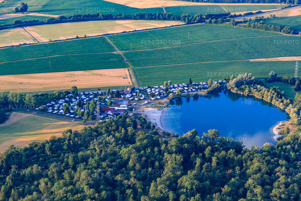 Aerial view: Camping Plage du Staedly in Rœschwoog in the state Bas-Rhin, France. – Photo: IMG_68005.jpg taken on 06/19/2014 by Werner Riehm/FLY-FOTO.com – Resolution of the original: 4752 x 3168 px
