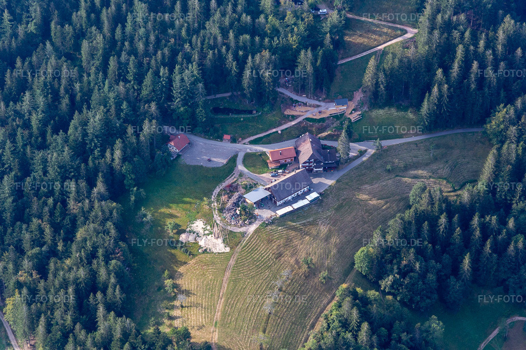 Luftbild: Berg-Gasthaus Kernhof und Skihütte des Skiclub Kappelrodeck in Seebach im Bundesland Baden-Württemberg in Deutschland. Foto: IMG_008850.jpg vom 20.09.2020 durch Werner Riehm/FLY-FOTO.de