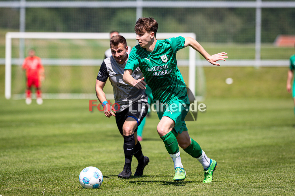 SV Haunshofen gegen ASV Gerentsried | Fußball Herren Kreisklasse Gruppe 3 Zugspitze 2024/25, SV Haunshofen gegen ASV Gerentsried, 20250531,Peter MAYERHOFER (SV Haunshofen 8) in Aktion,2025-05-31 in Haunshofen (Sportplatz Haunshofen), Peter MAYERHOFER (SV Haunshofen 8)Copyright: WolfgangxLindner www.foto-lindner.de