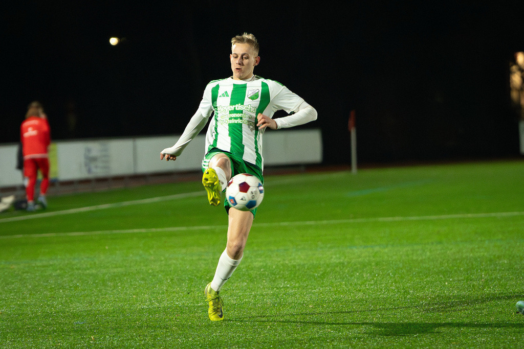 Fußball I Herren I Saison 2025-2026 I Freundschaftsspiel I TSV Grossenkneten - TuS Lutten I 1080 | Tim Sieveke (17, TuS Lutten) - Realisiert mit Pictrs.com