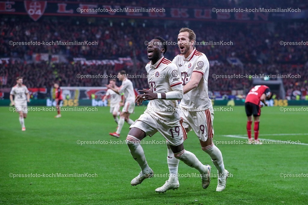 UCL11032502450 | 11.03.2025, Fußball, UEFA Champions League, Bayer 04 Leverkusen - FC Bayern München, Achtelfinale Rückspiel, BayArena, Saison 2024 2025: Torjubel nach dem 2:0 durch Torschütze Alphonso Davies (FC Bayern #19). Zusammen mit Harry Kane (FC Bayern #9)DFB regulations prohibit any use of photographs as image sequences and or quasi-video.