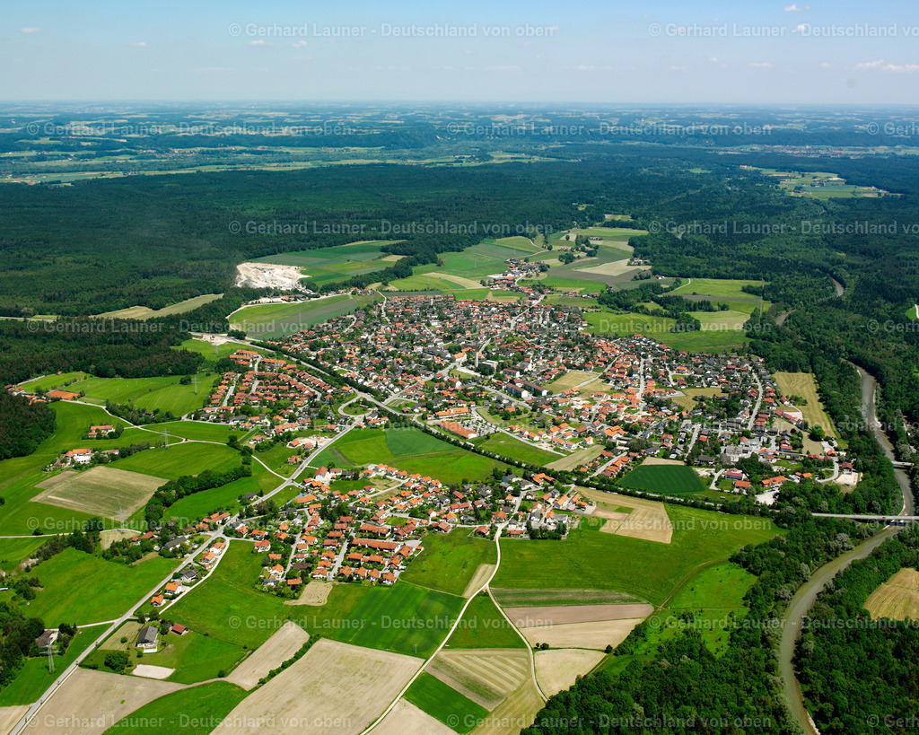 2600443 | OBEREMMERTING 09.06.2006 Stadtansicht des Innenstadtbereiches  in Oberemmerting im Bundesland Bayern, Deutschland // City view on down town  in Oberemmerting in the state Bavaria, Germany Foto: Gerhard Launer