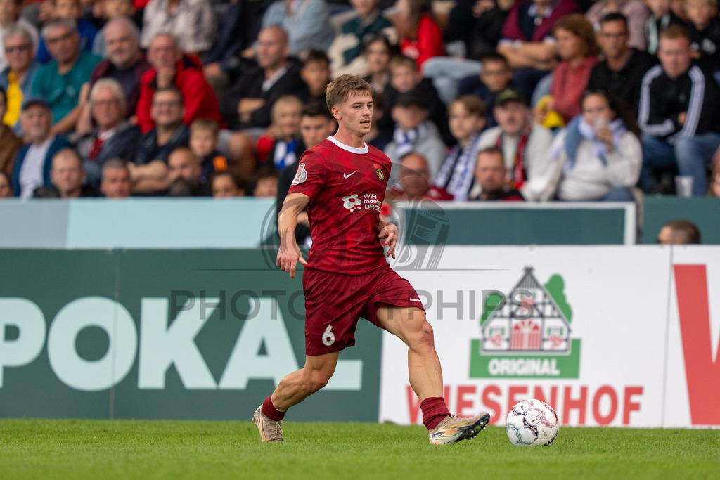 SG Sonnenhof Großaspach vs. Arminia Bielefeld, Fussball, DFB-Pokal, 1. Runde, 22.08.2026 | Christian Mistl (SG Sonnenhof Großaspach, #06),SG Sonnenhof Großaspach vs. Arminia Bielefeld, Fussball, DFB-Pokal, 1. Runde, 22.08.2026,DFB regulations prohibit any use of photographs as image sequences and/or quasi-video