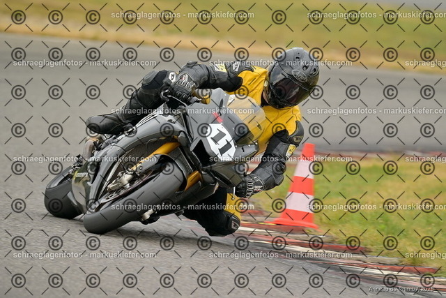 25bt05-0172 | markuskiefer.com - Realisiert mit Pictrs.com