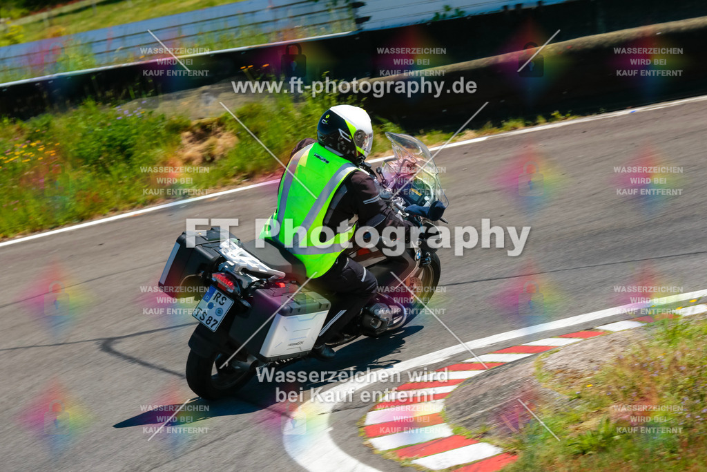 Moto-TeamOBK-22121 | Hier findet Ihr Bilder von Touristenfahrten auf der Nürburgring Nordschleife oder von anderen Veranstaltungen die ich besucht habe. Viel Spass beim Durch Schauen 