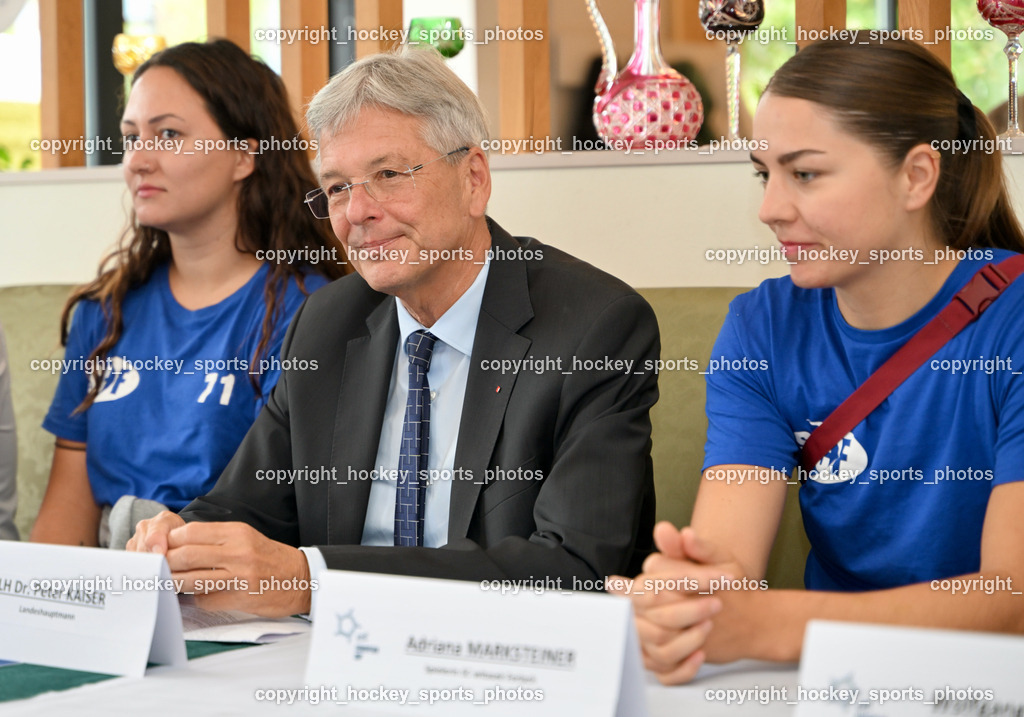 Pressekonferenz Ferlach Damen Handball | Voncina Luna Spielerin SC Ferlach Damen, Kärntner Landeshauptmann Kaiser Peter, Marksteiner Adriana Spielerin SC Ferlach Damen, Pressekonferenz Ferlach Damen Handball, PK SC Ferlach Damen Europa Cup  am 15.09.2023 in Ferlach (Cafe Peterlin), Austria, (Photo by Bernd Stefan)