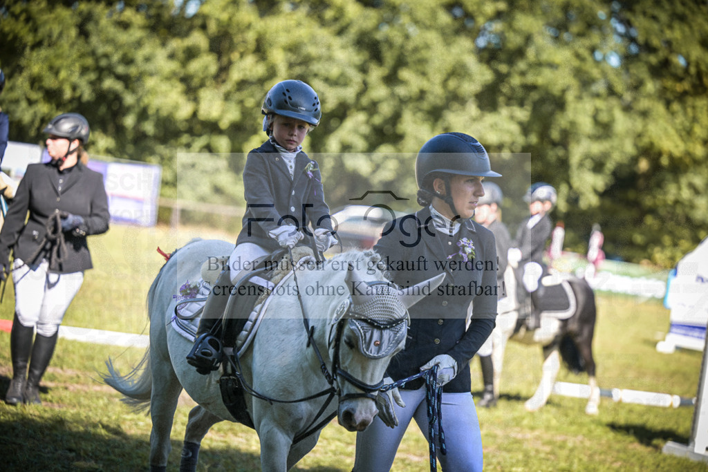 DOS_0052 | Entdecke hochwertige Reitturnierfotos von Foto Oger. Professionell, emotional und authentisch – jetzt Lieblingsmomente im Shop bestellen.Deutschlandweite Turnierfotografie. - Realisiert mit Pictrs.com