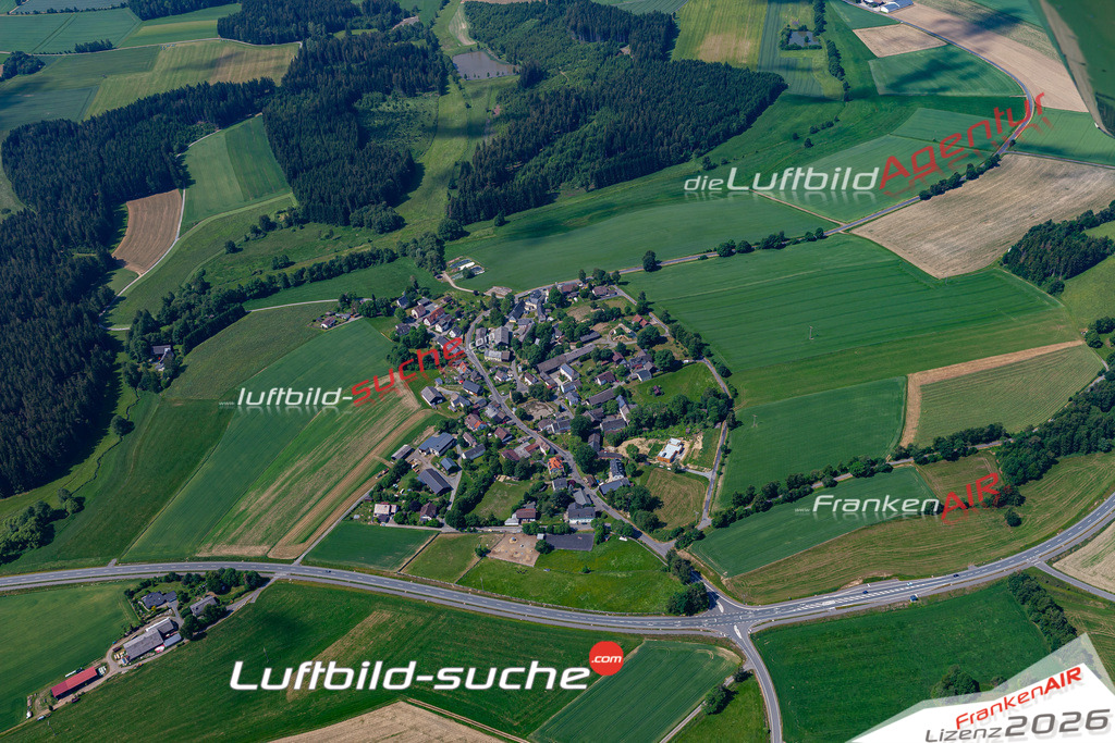 Die Luftbildaufnahme Mechlenreuth -  wurde 2019 mittels Flugzeug (keine Drohne) erstellt. Perfekte Schärfe und Druck- Ergebnisse- Garantiert!