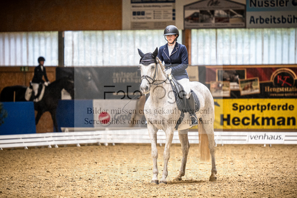 DOS_0243 | Entdecke hochwertige Reitturnierfotos von Foto Oger. Professionell, emotional und authentisch – jetzt Lieblingsmomente im Shop bestellen.Deutschlandweite Turnierfotografie. - Realisiert mit Pictrs.com